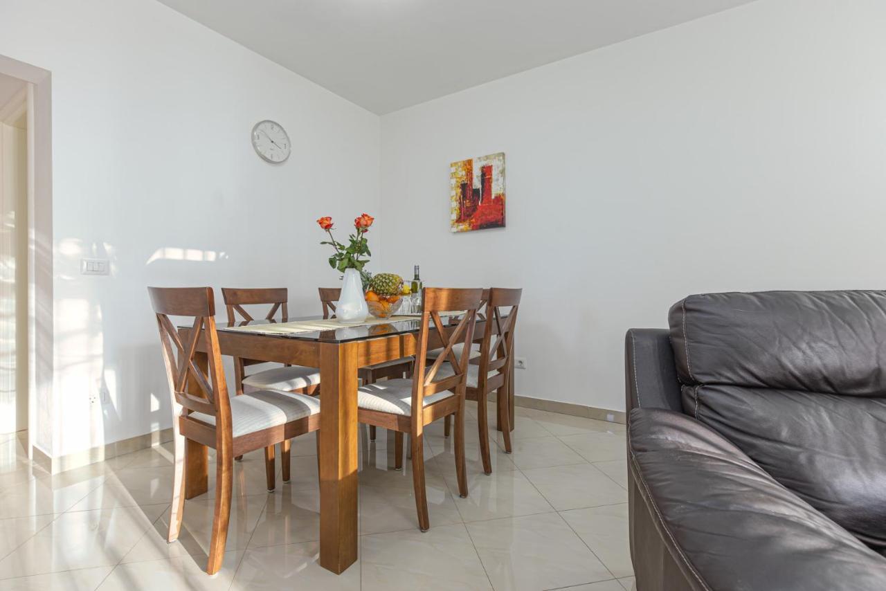 Appartement Koraca B4 à Kirmenjak Extérieur photo
