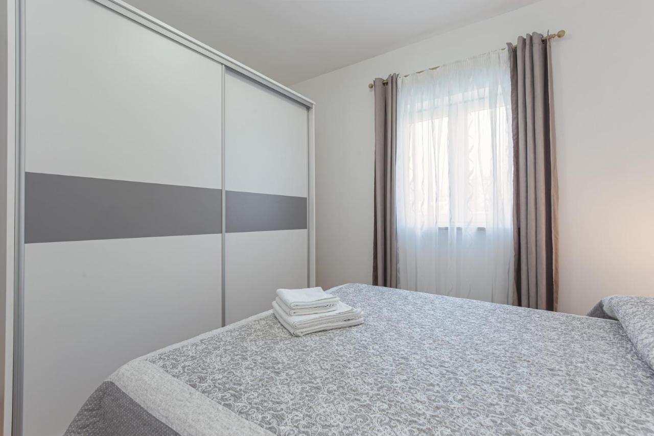 Appartement Koraca B4 à Kirmenjak Extérieur photo